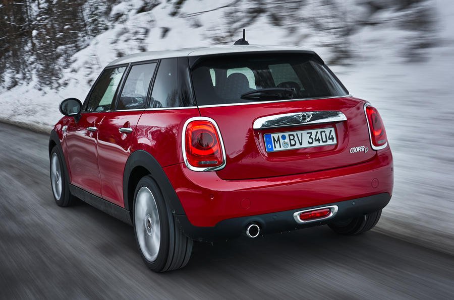 mini-5dr-hatch-cooper-d-dct-rear-1